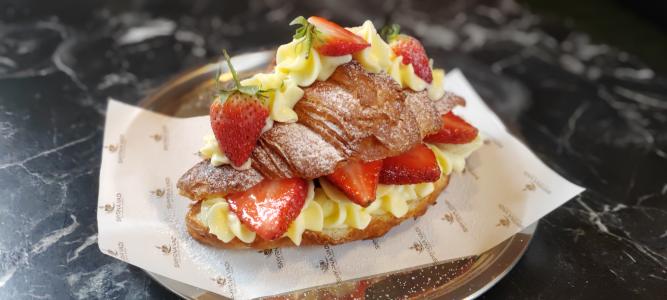 PASTACI KREMALI MEYVELİ KRUVASAN | 300,00